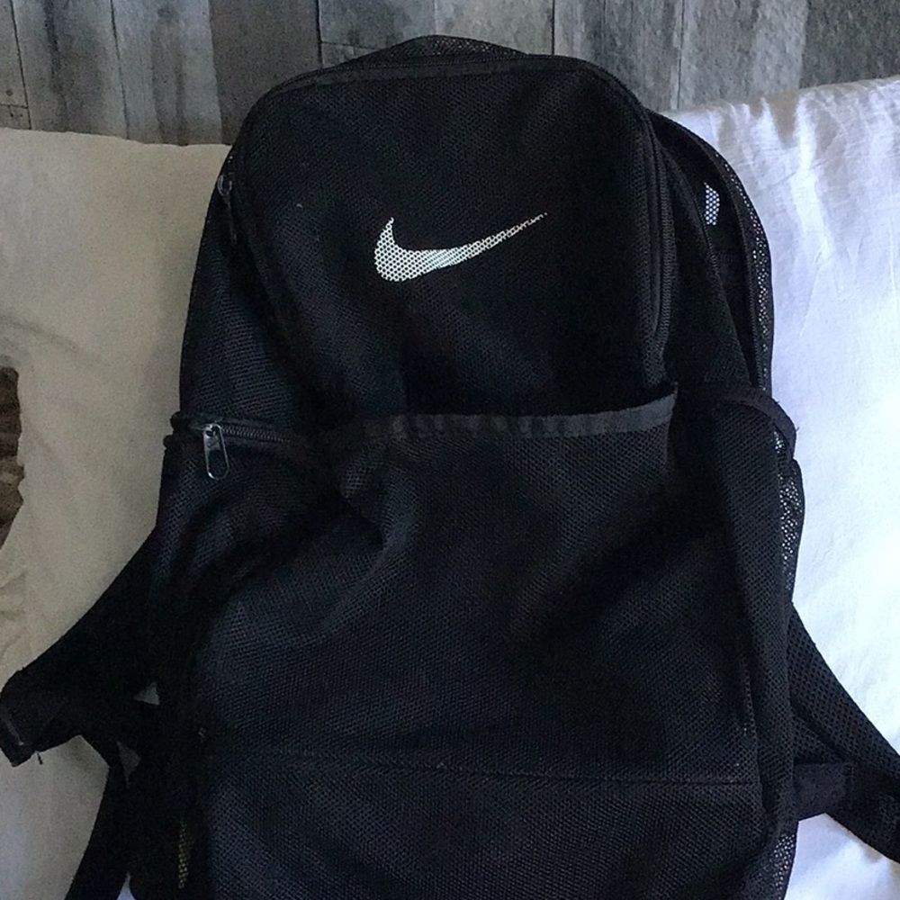 Nike’ Brasília mesh backpack